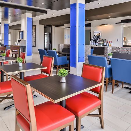 Holiday Inn Express & Suites - Kansas City - Lee'S Summit By Ihg Buitenkant foto
