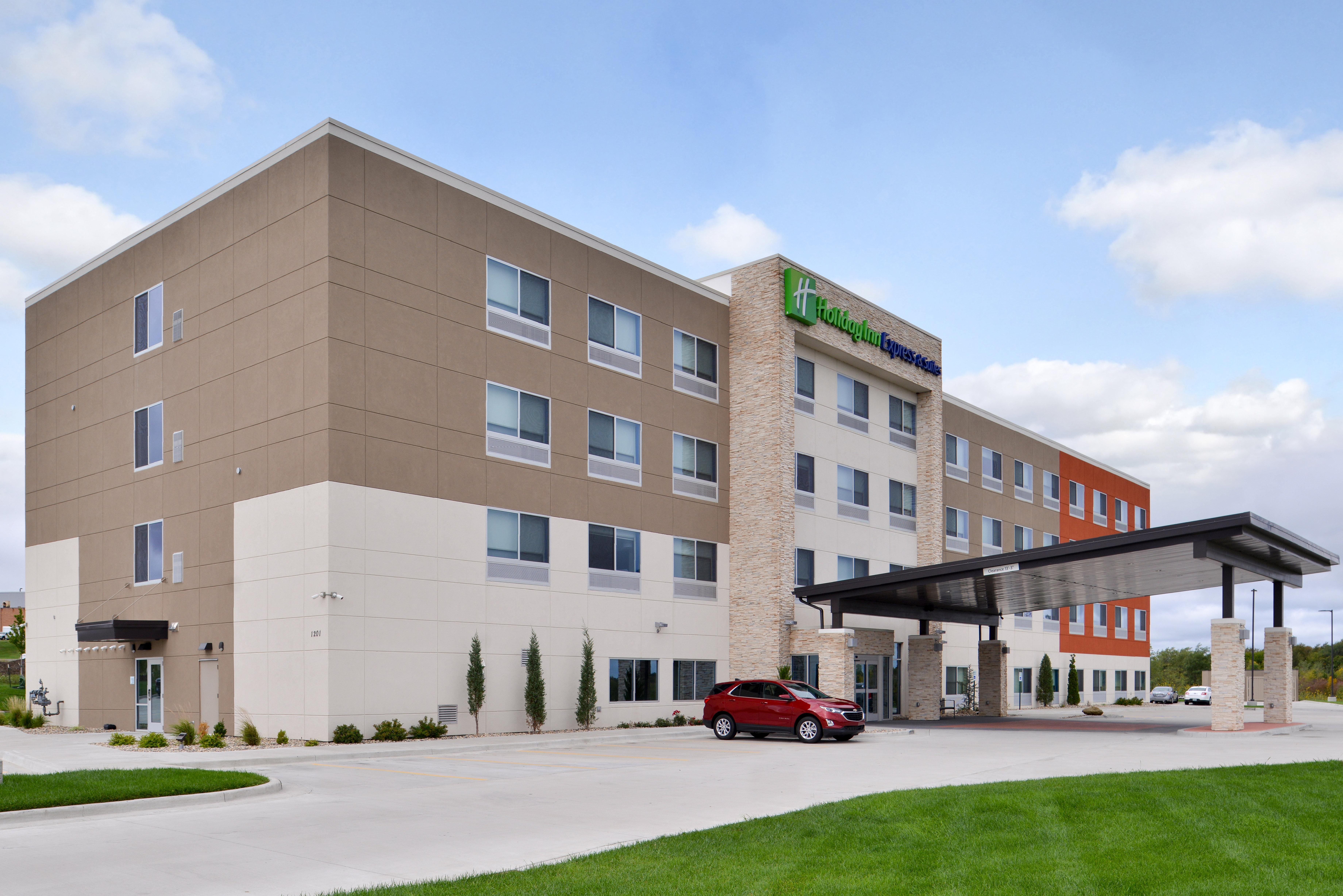 Holiday Inn Express & Suites - Kansas City - Lee'S Summit By Ihg Buitenkant foto