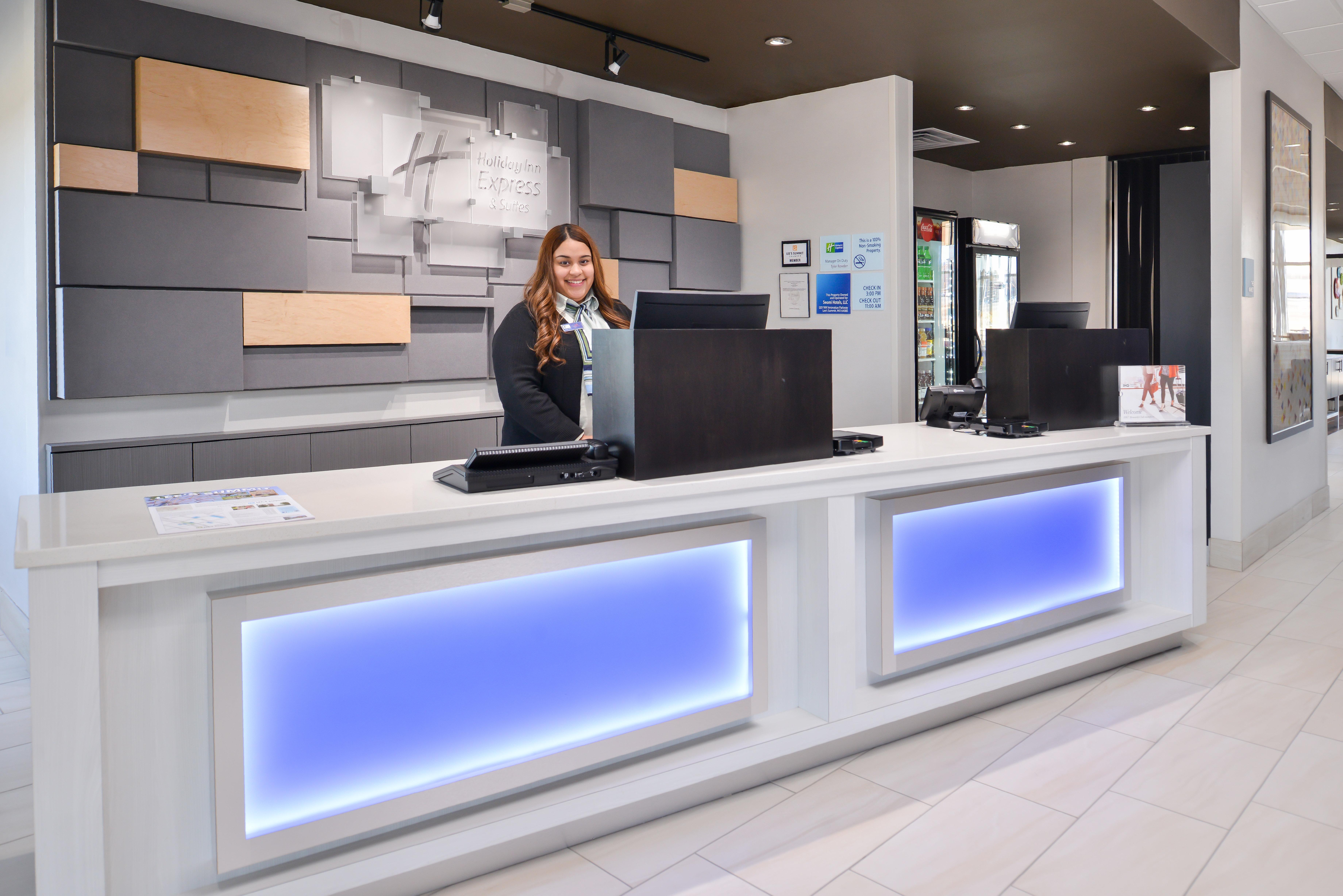 Holiday Inn Express & Suites - Kansas City - Lee'S Summit By Ihg Buitenkant foto