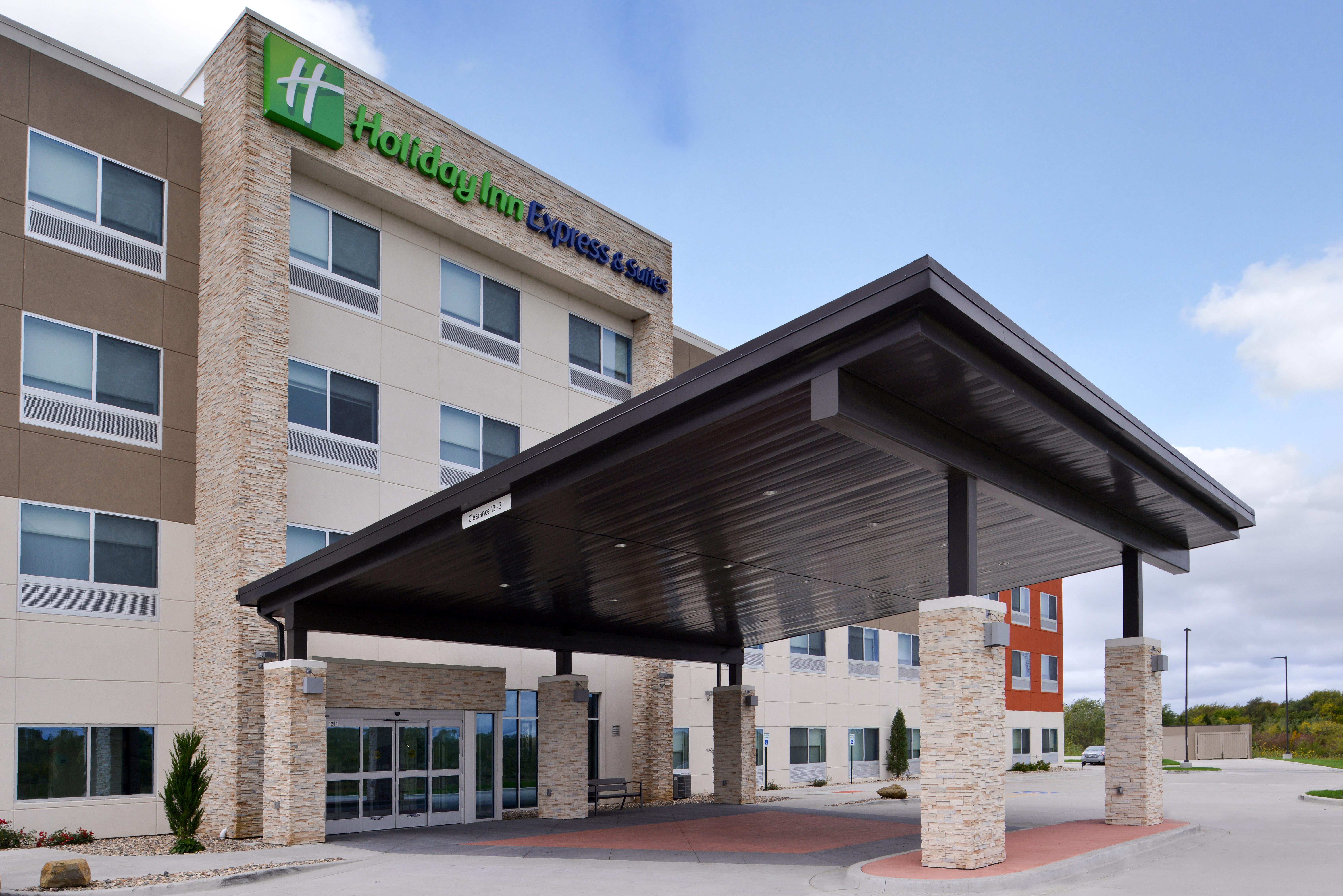 Holiday Inn Express & Suites - Kansas City - Lee'S Summit By Ihg Buitenkant foto